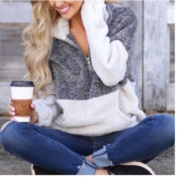 🆕 Two toned fuzzy zip up pullover - Picture 2 of 6